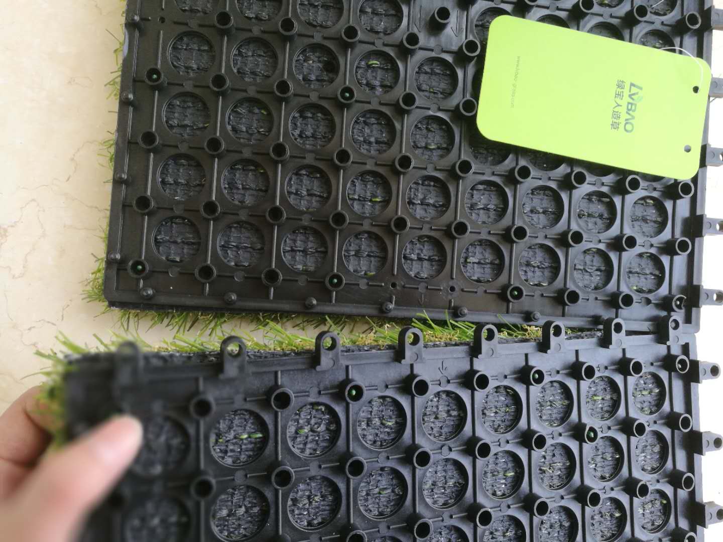 U-shape Blade Plastic with Rocks Landscape Grass for Home Décor