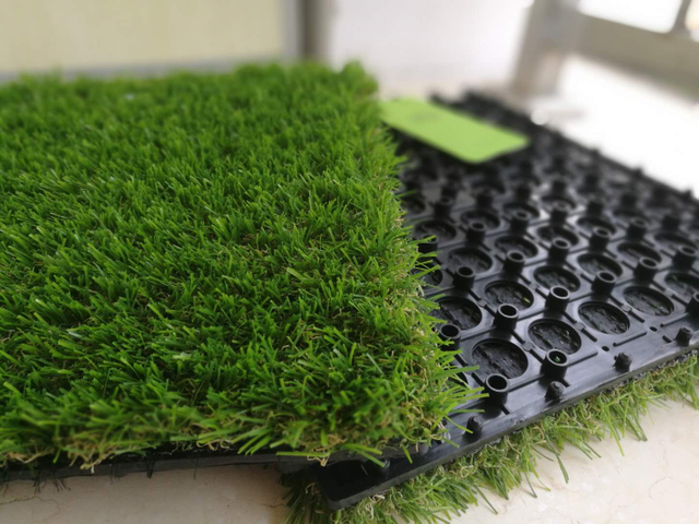 U-shape Blade Plastic with Rocks Landscape Grass for Home Décor