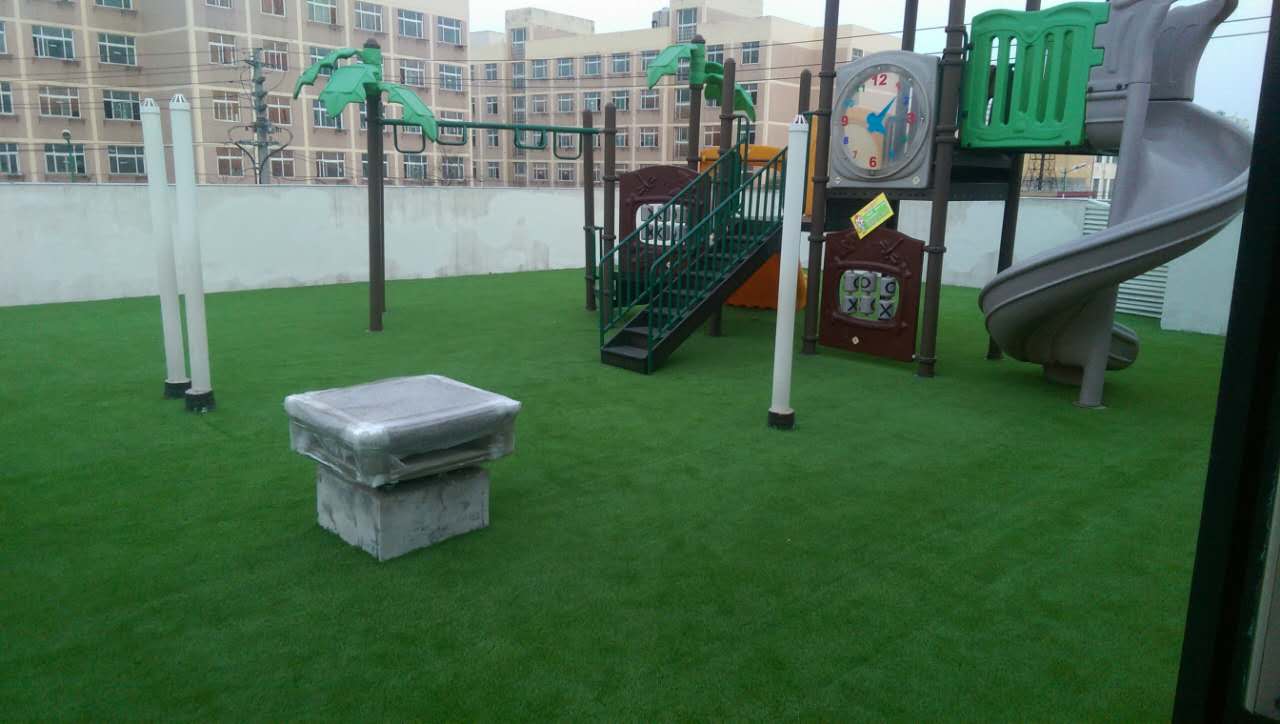 Cement Base Waterproof Outdoor Artificial Grass For Residential Area