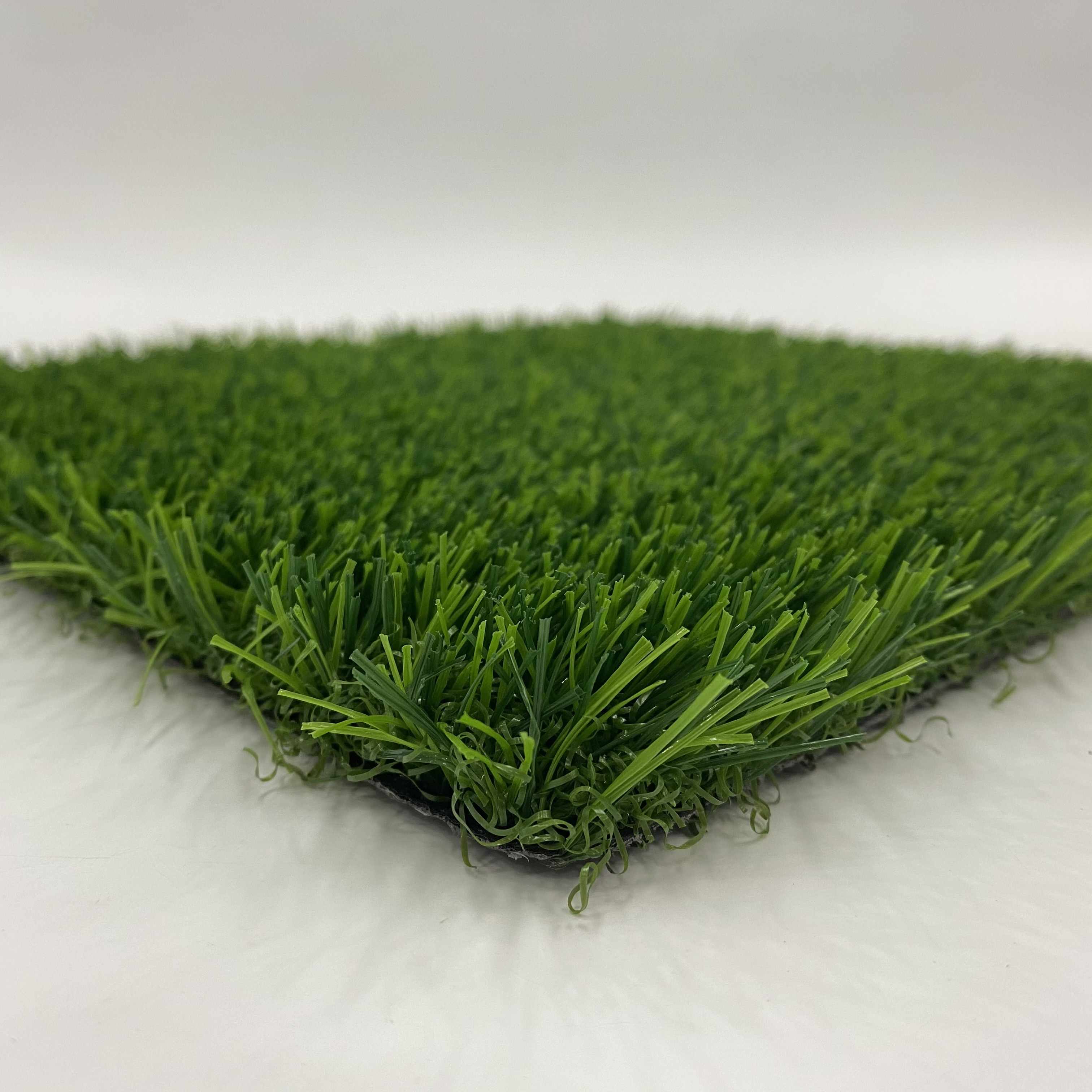 Lush Green Artificial Grass For Yard Design