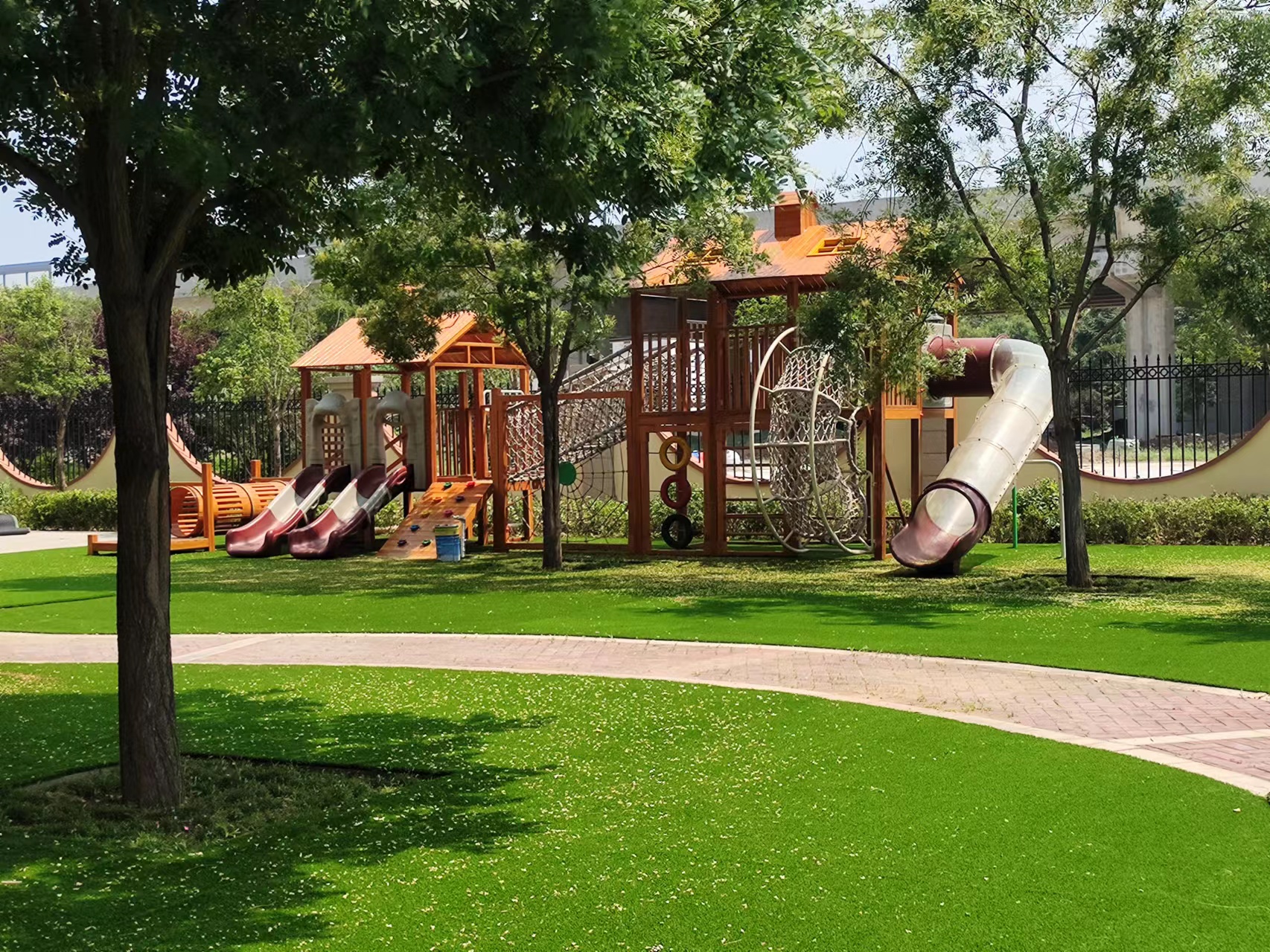 OEM Plastic Fabrillated Grass Landscape Grass for Balcony