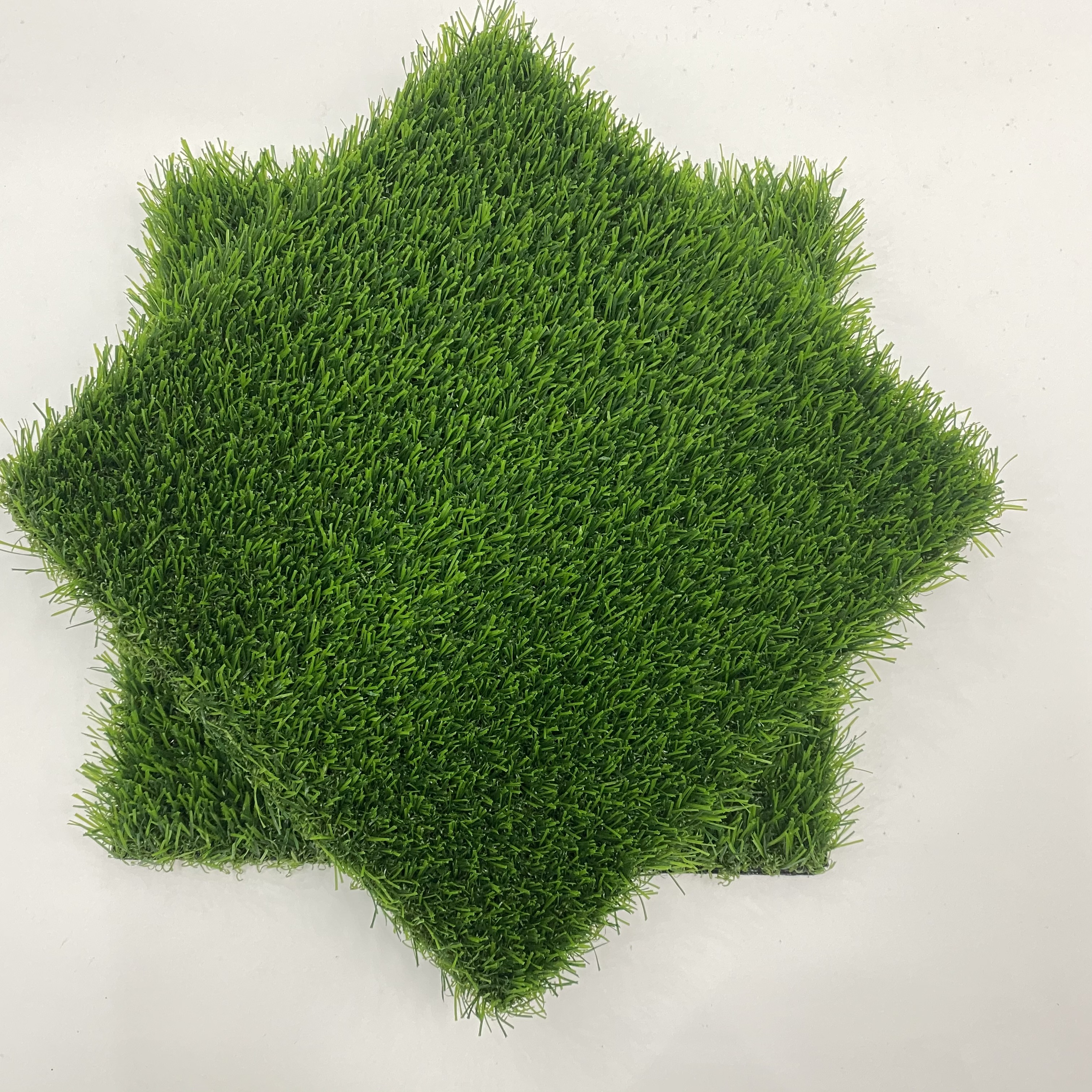 Lush Green Artificial Grass For Yard Design
